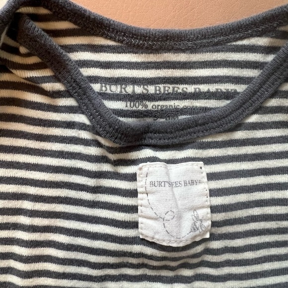 Burt’s Bees Snap grey and cream striped pajamas. - Picture 3 of 4